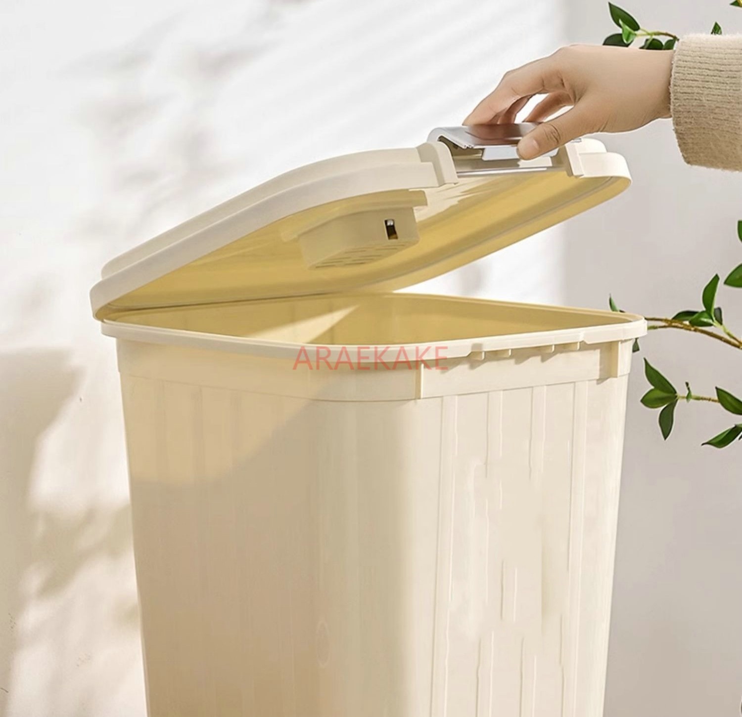 Cat food storage bucket, dog f - Food Storage On Wheels のレビューと価格